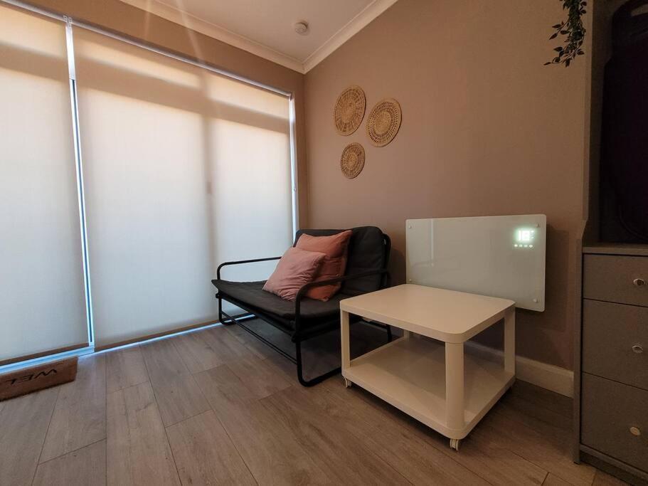 Cosy & Convenient Space Near M1, Em Airport & City Ноттингем Экстерьер фото